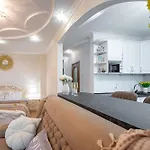 Appartement возле аркадии и парка победы с балконом *
