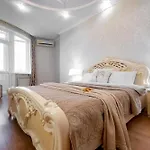 возле аркадии и парка победы с балконом Appartamento Odessa