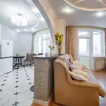 возле аркадии и парка победы с балконом * Odessa