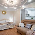 Appartamento возле аркадии и парка победы с балконом