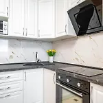 возле аркадии и парка победы с балконом Appartamento Odessa