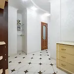 возле аркадии и парка победы с балконом Odessa