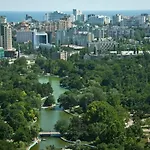 возле аркадии и парка победы с балконом * Odessa