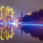 возле аркадии и парка победы с балконом Odessa