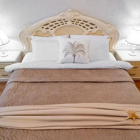 Апартаменти возле аркадии и парка победы с балконом и видом на море Одеса