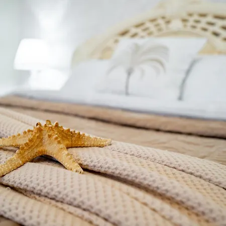 Апартаменти возле аркадии и парка победы с балконом и видом на море Одеса