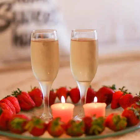 возле аркадии и парка победы с балконом Apartment *