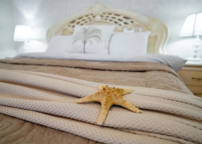 возле аркадии и парка победы с балконом и видом на море Апартаменти Одеса