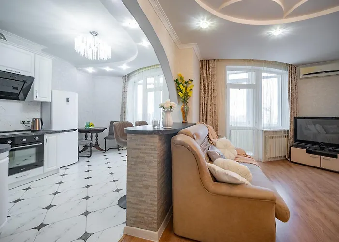 возле аркадии и парка победы с балконом * Odessa