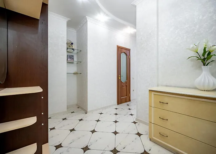 возле аркадии и парка победы с балконом Odessa