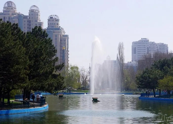 возле аркадии и парка победы с балконом Odessa