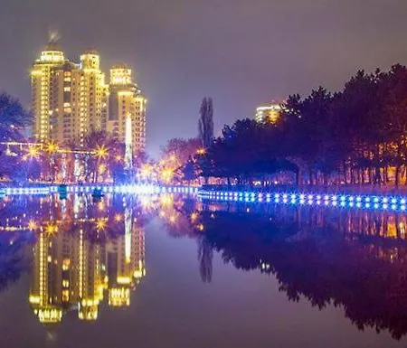 возле аркадии и парка победы с балконом Odessa