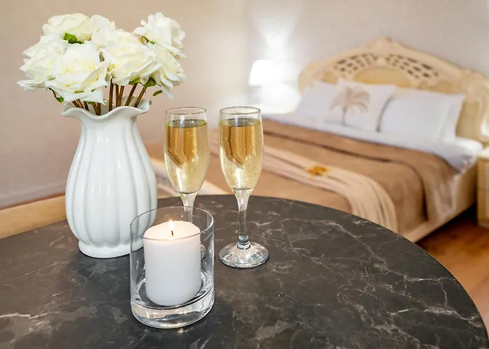 возле аркадии и парка победы с балконом *