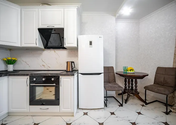 возле аркадии и парка победы с балконом Apartman *