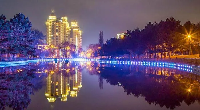 возле аркадии и парка победы с балконом Odessza