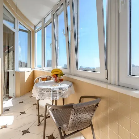 Квартира Возле Аркадии И Парка Победы С Балконом И Видом На Море Apartment